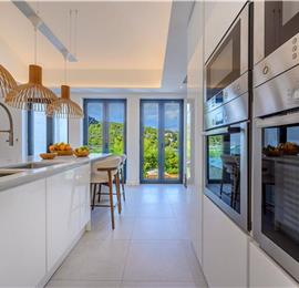 4 Bedroom Villa with Pool, Sumartin, sleeps 8